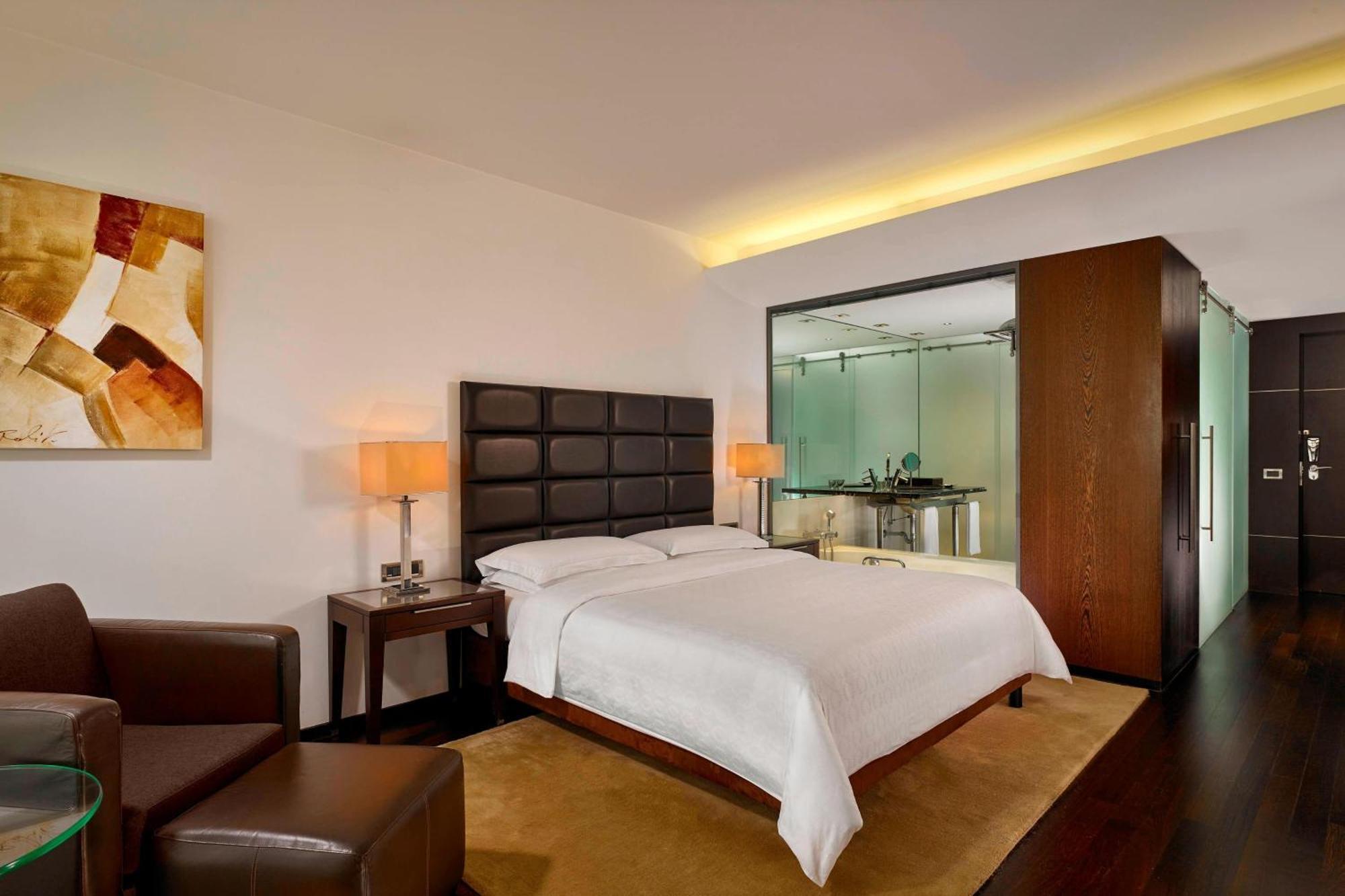 Club Club Lounge Spa access level Guest room 1 Queen,1710401402:JPEG