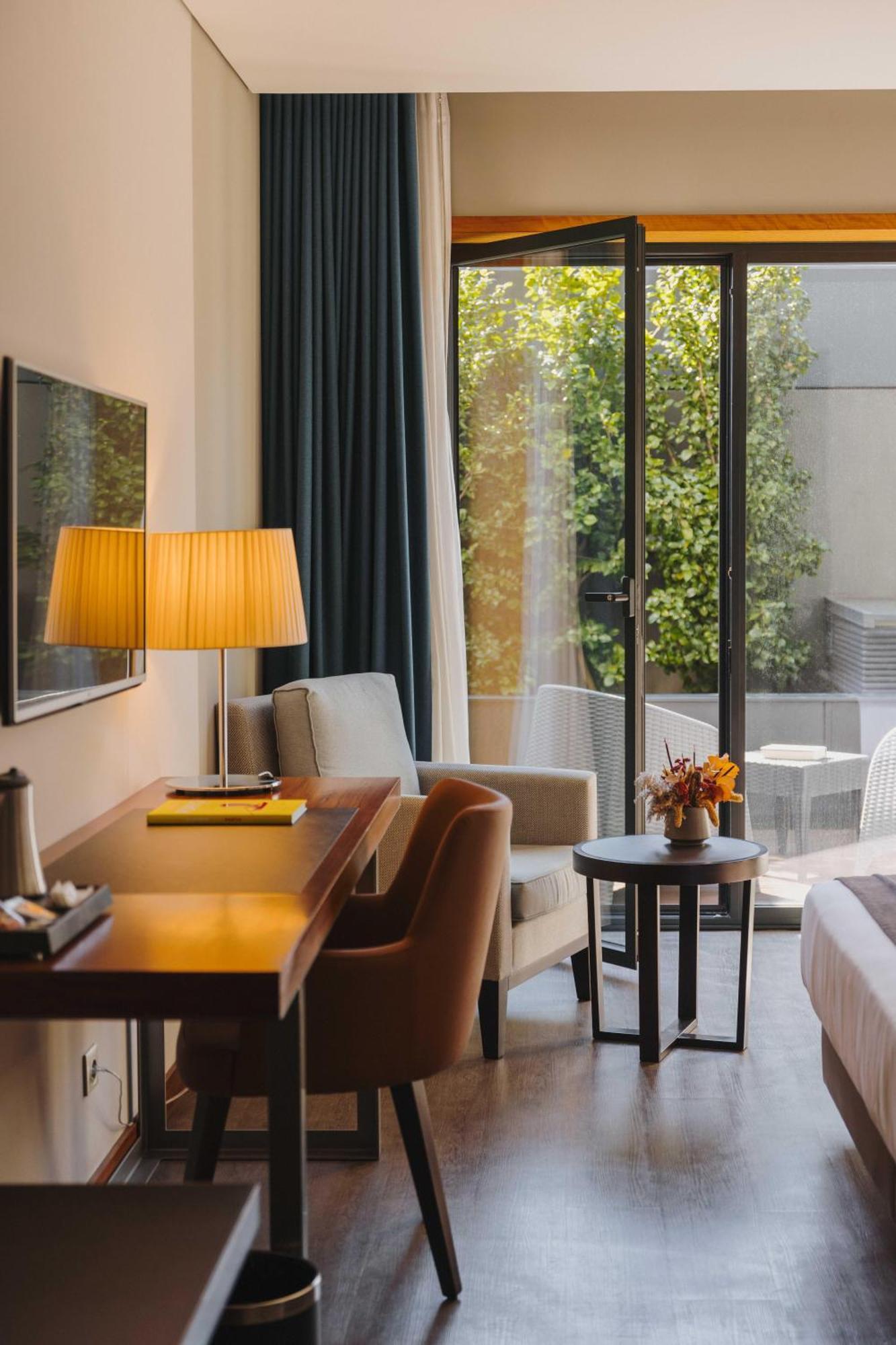 Deluxe Double Room Balcony,1625545344:JPEG