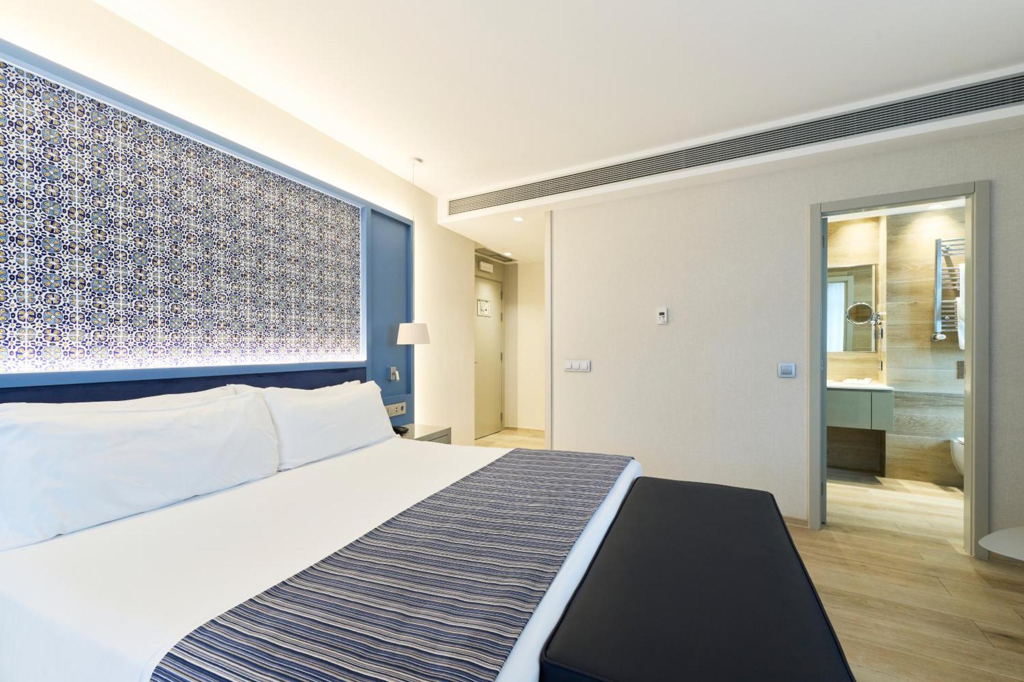 Deluxe Room,1766015101:JPEG