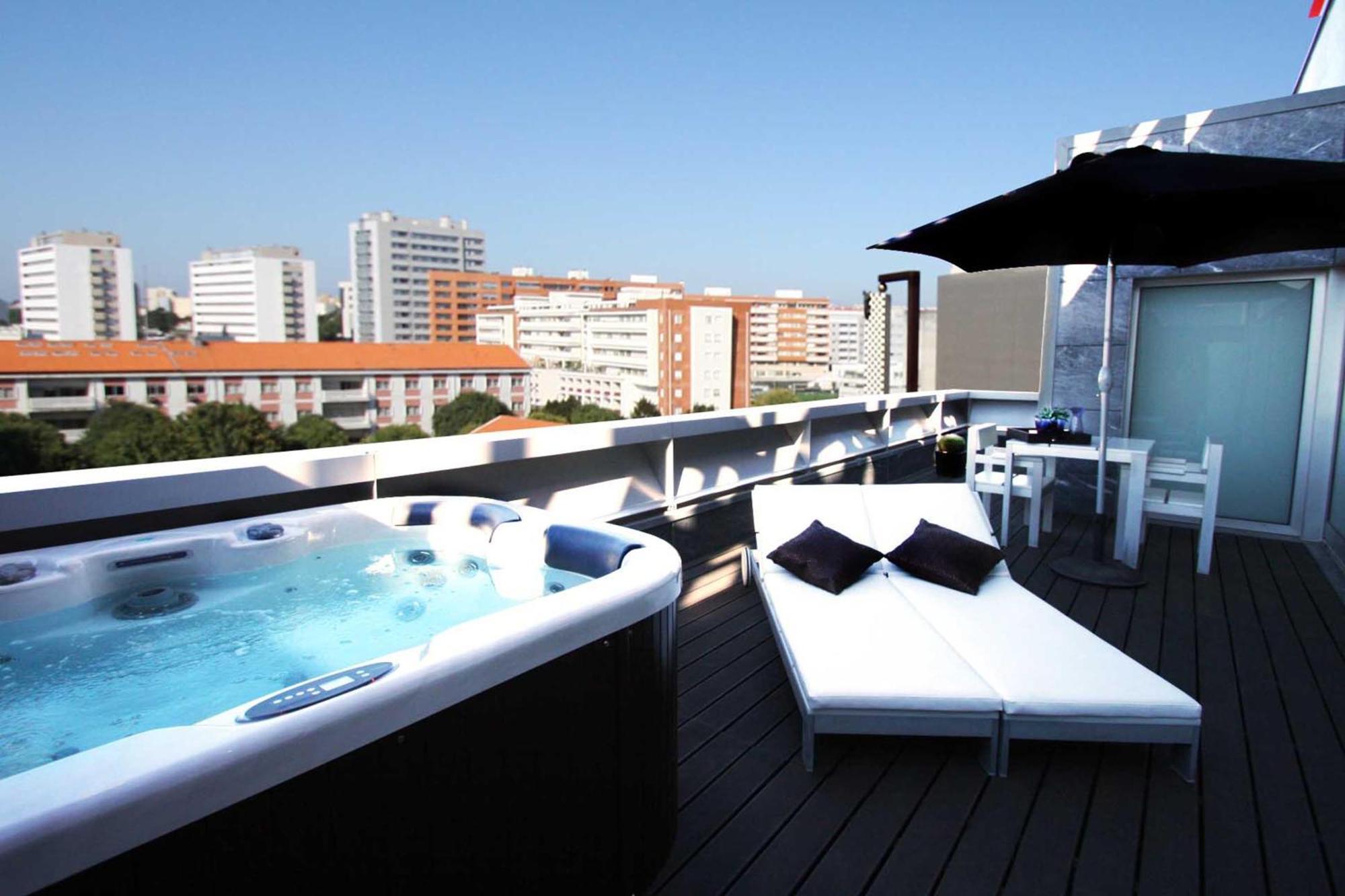 Suite Hot Tub,1773681139:JPEG