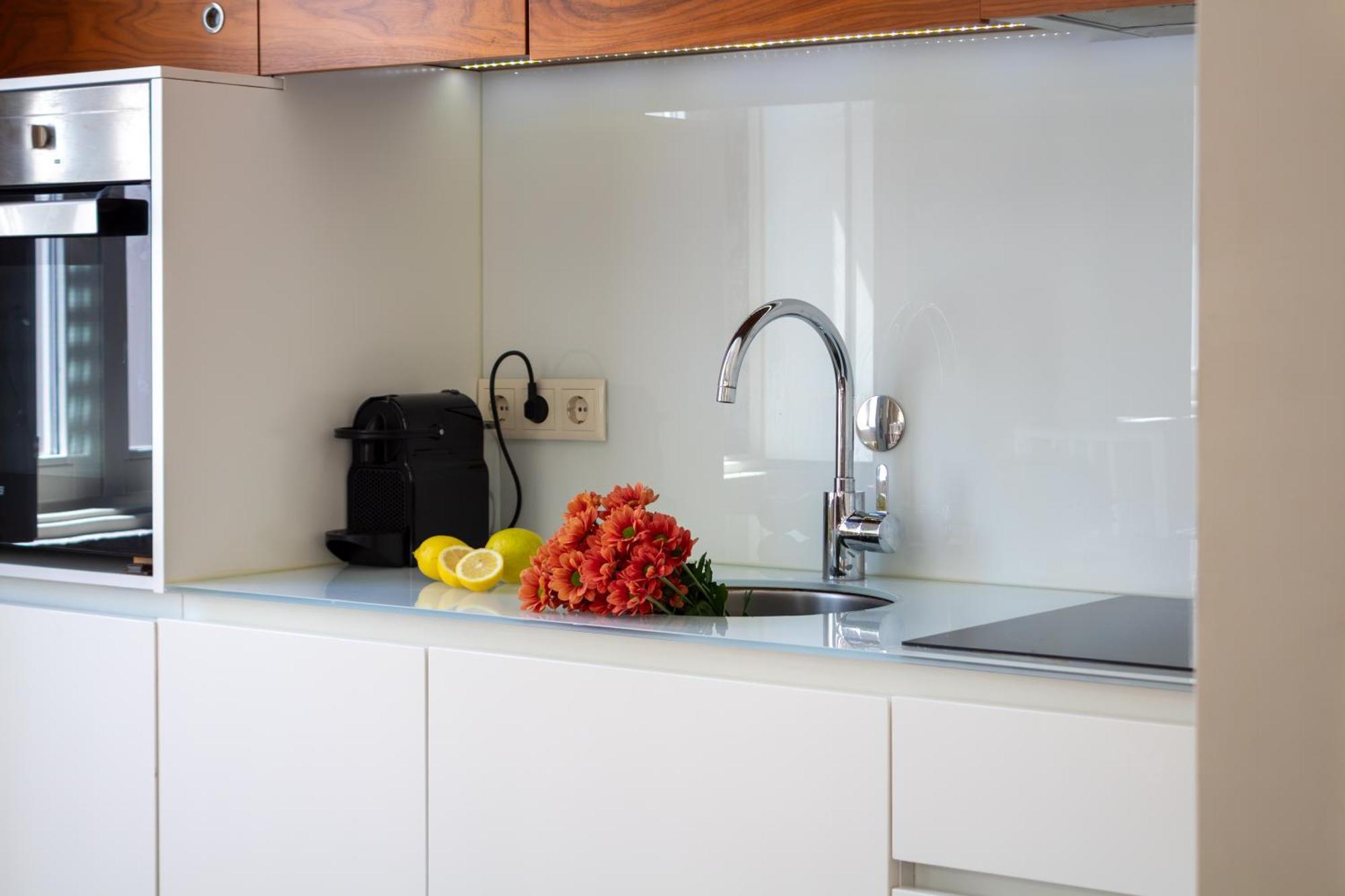 Apartamento com 1 Quarto e Vista Rio Lateral